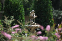 Le Pinau statue